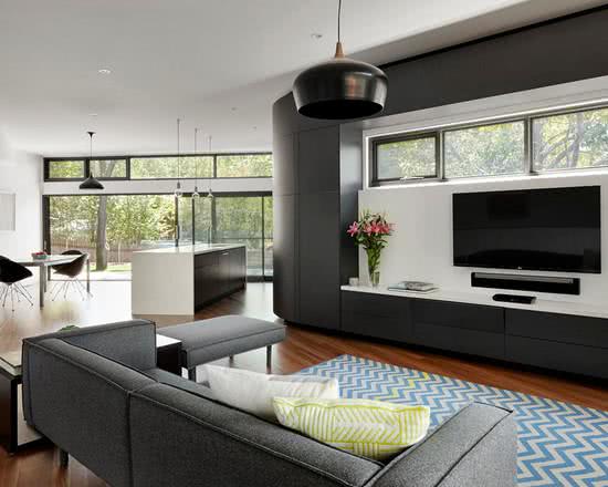 Sala De Estar Com Cinza ~ Imagem 46 – Sala de estar com luminária preta e sofá cinza Sala De Estar Com Cinza ~ Imagem 46 – Sala de estar com luminária preta e sofá cinza