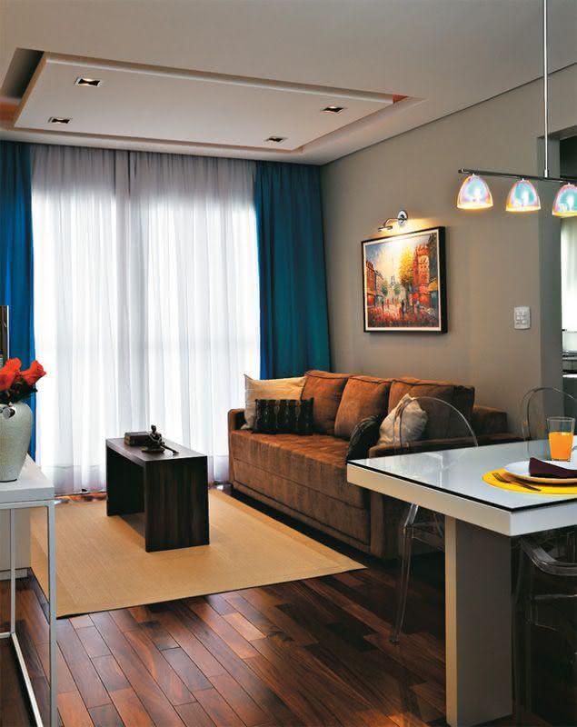 Sala Pequena Bien Decorada ~ Imagem 10 – Esta sala tem um grande placa de gesso redonda com Sala Pequena Bien Decorada ~ Imagem 10 – Esta sala tem um grande placa de gesso redonda com