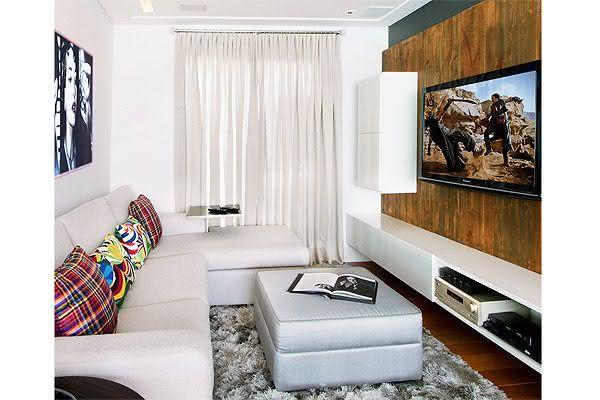 Sala De Tv Na Sacada ~ Imagem 54 – Sala de TV com painel fazendo divisória de ambiente Sala De Tv Na Sacada ~ Imagem 54 – Sala de TV com painel fazendo divisória de ambiente