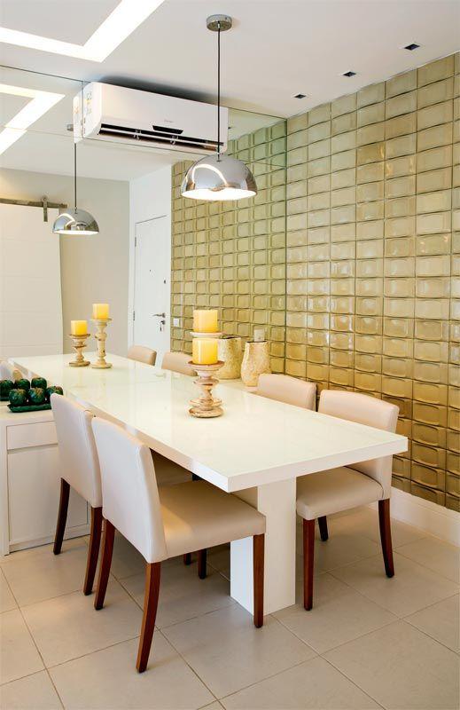 de vidro, espelho e a cor branca fazem o trio perfeito para uma sala Qual Lustre Ideal Para Sala De Estar Pequena ~ de vidro, espelho e a cor branca fazem o trio perfeito para uma sala