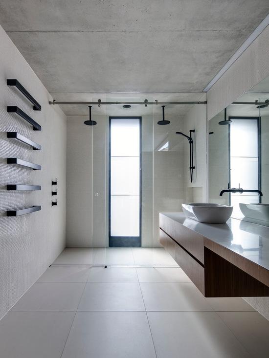 Banheiro moderno amplo e minimalista!