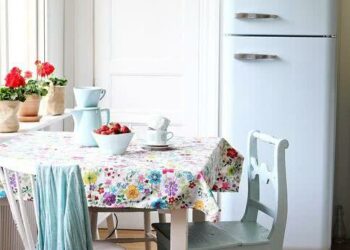 75 geladeiras coloridas na decoração de cozinhas