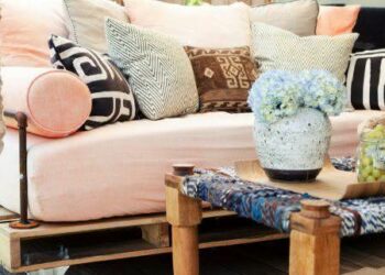 Sofás de pallet: 125 modelos criativos com passo a passo DIY