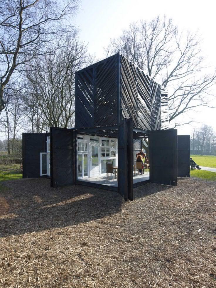 Casa feita com container estilo cubo