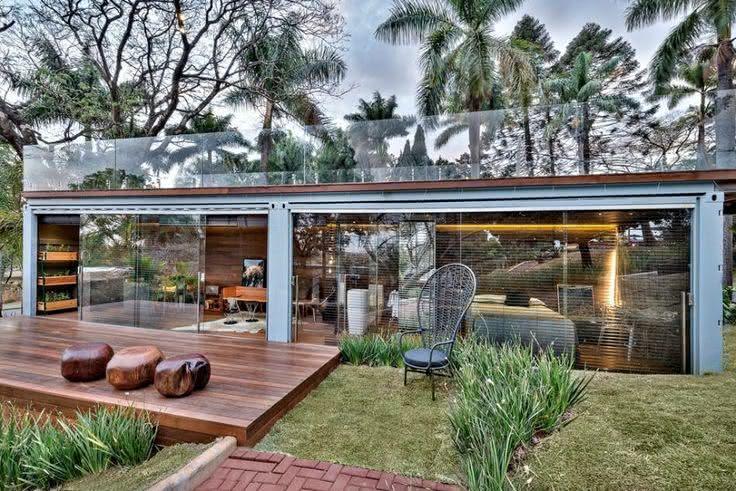 Casa feita com container com terraço