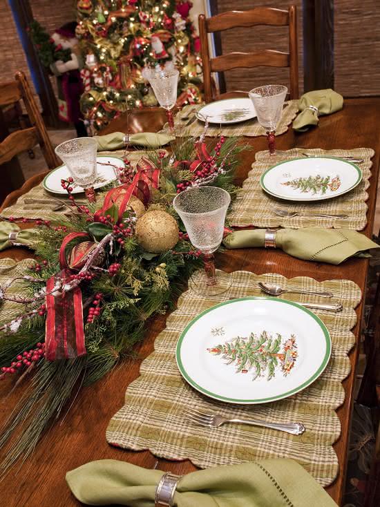 Mesa de Natal com jogo americano xadrez verde