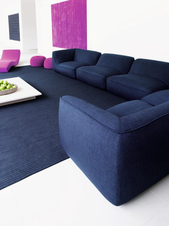 This model comes with separate parts.  A great idea for those who like to change the layout of the couch.