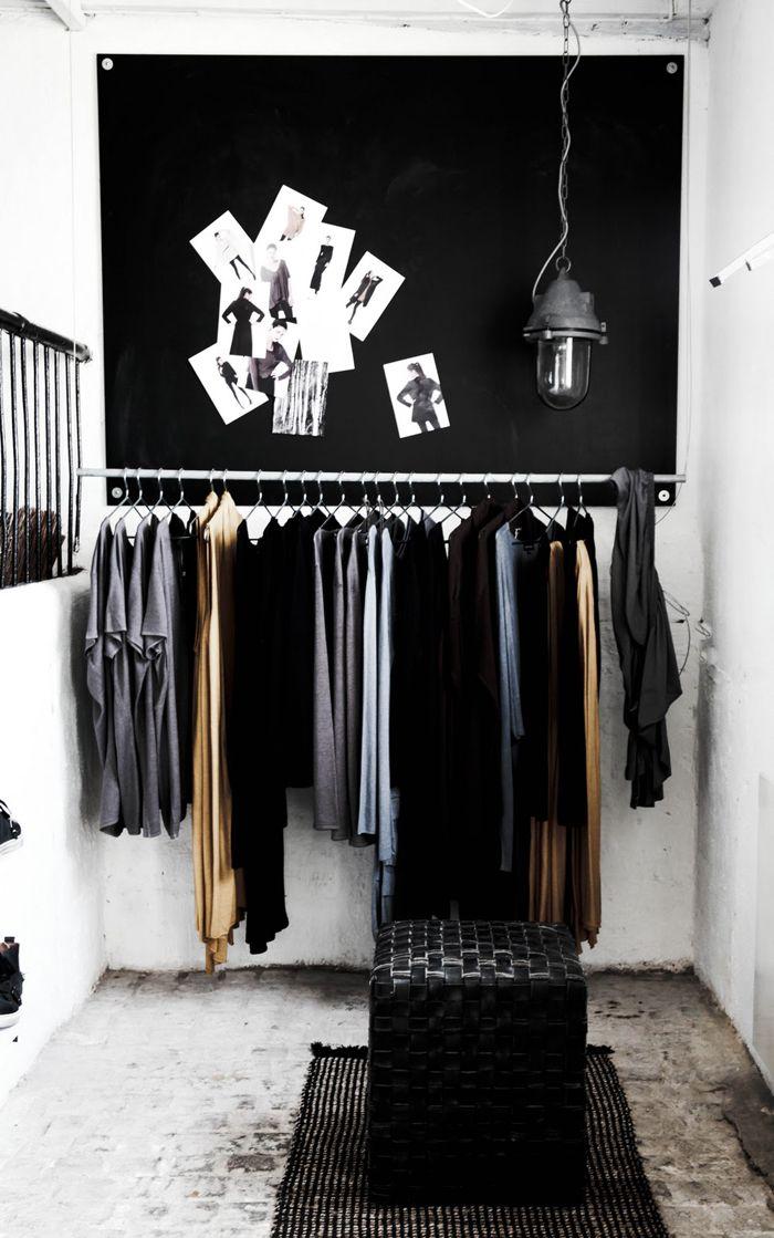 Décor preto e branco deixa qualquer closet sofisticado.