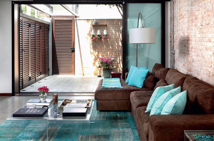 The combination of brown and turquoise took the earthy tone seriously.