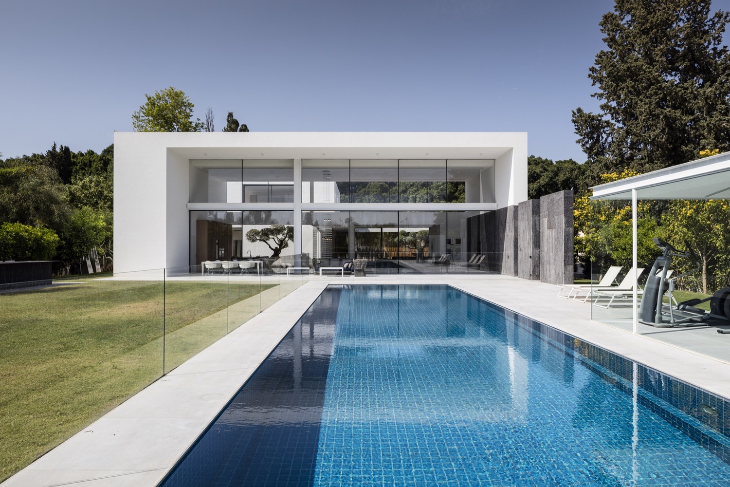 Casa bonita luxuosa e minimalista