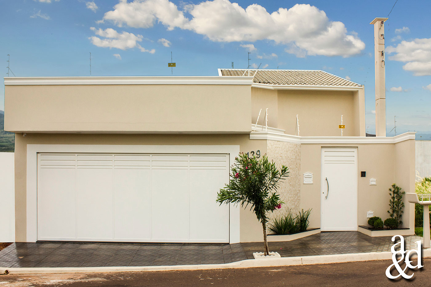 Beautiful and small brazilian house project