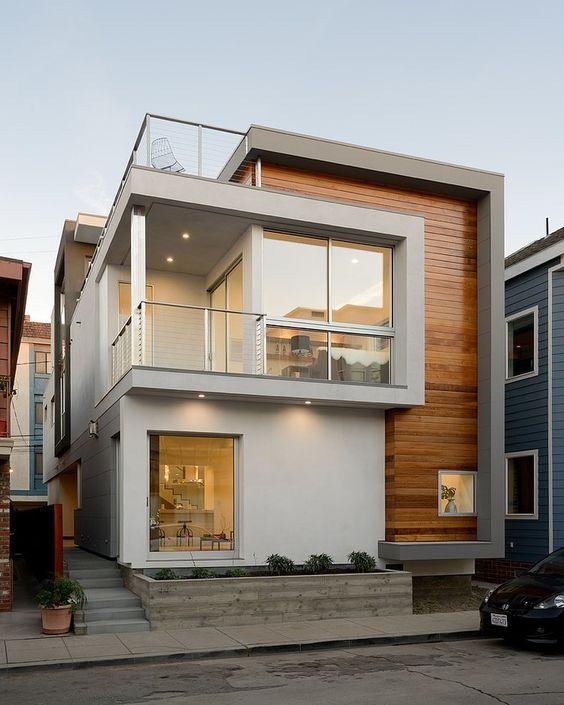 The wooden detail on the side of the house highlighted the facade.