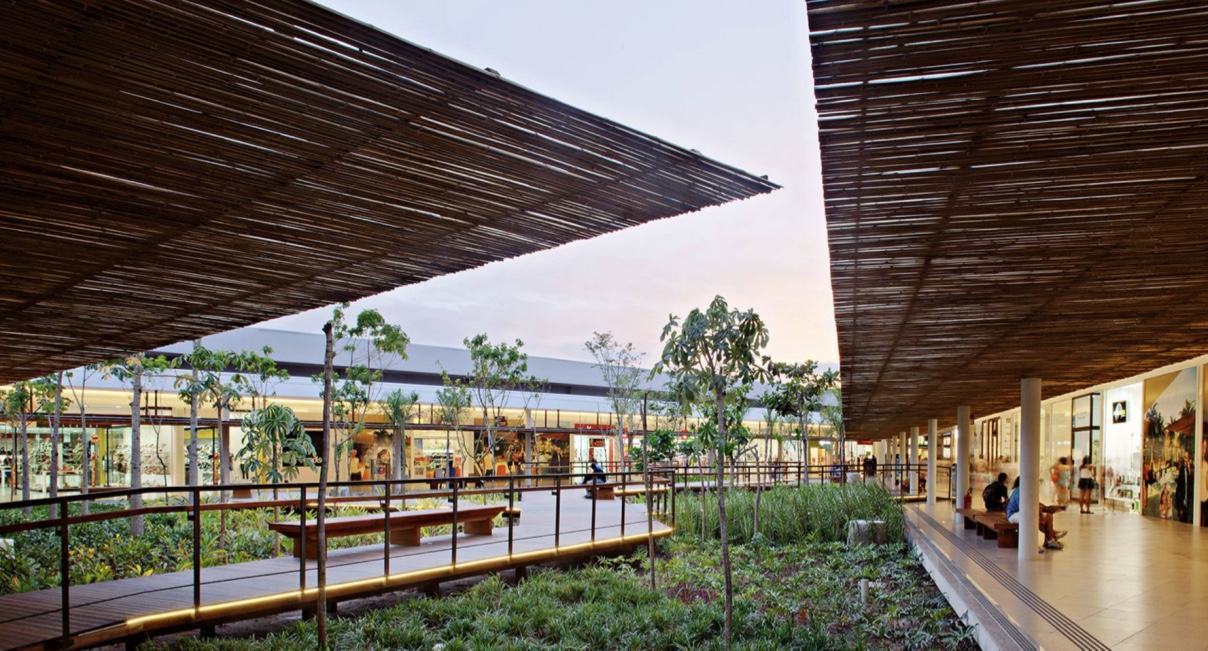  As coberturas em bambu formam uma linda arquitetura para o local