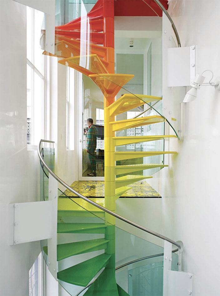 Modelo de escada caracol colorida