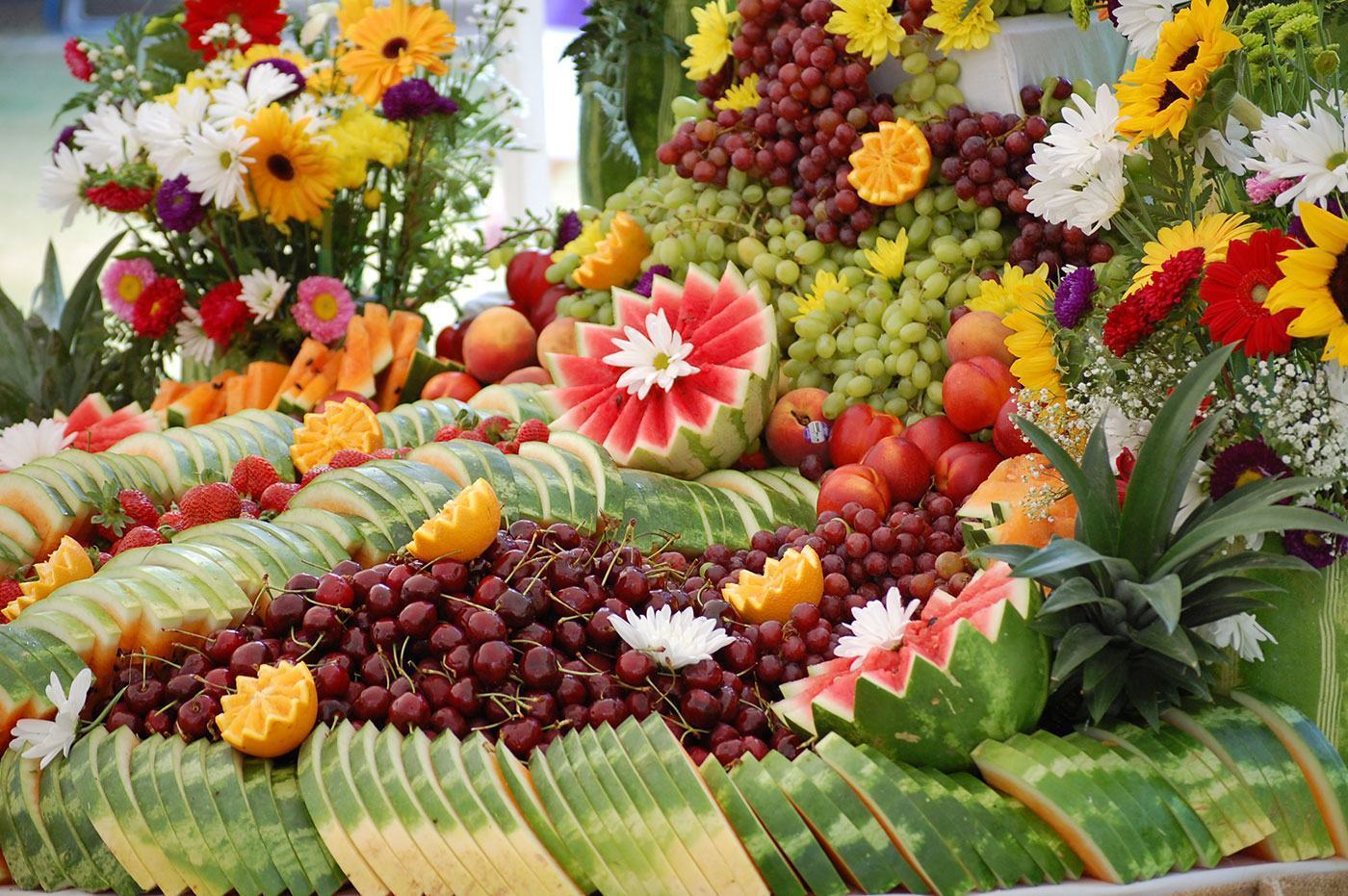 Featured image of post Mesa Com Frutas Decoradas Simples Puedes ponerlas a lo largo con alguna hojas o dentro de algunos maceteros transparentes o frascos