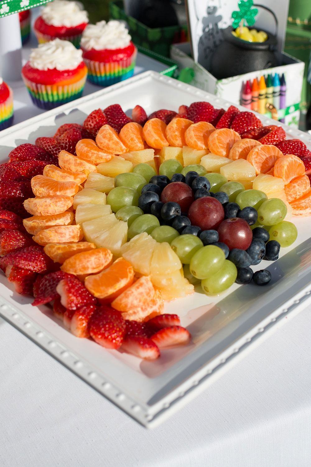 Organize as frutas para formar um desenho.