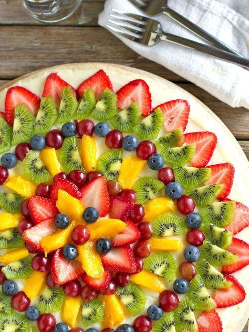 Que tal montar uma bandeja com frutas cortadas?