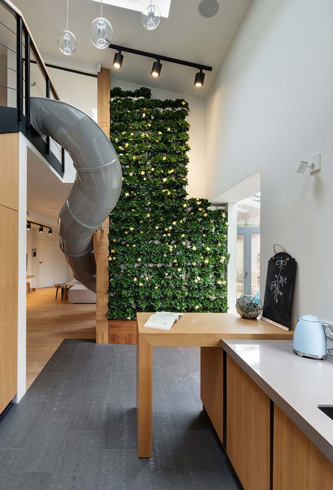 No matter what decorating style prevails in the environment, the vertical gardens match all