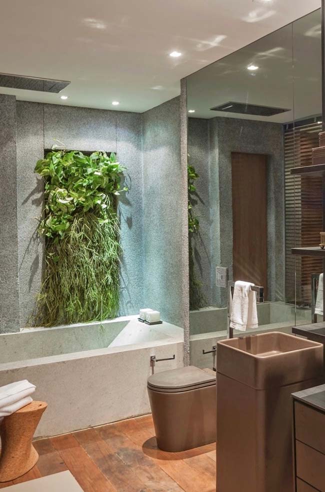 Can you imagine taking a shower and contemplating a green area at the same time?  Super relaxing