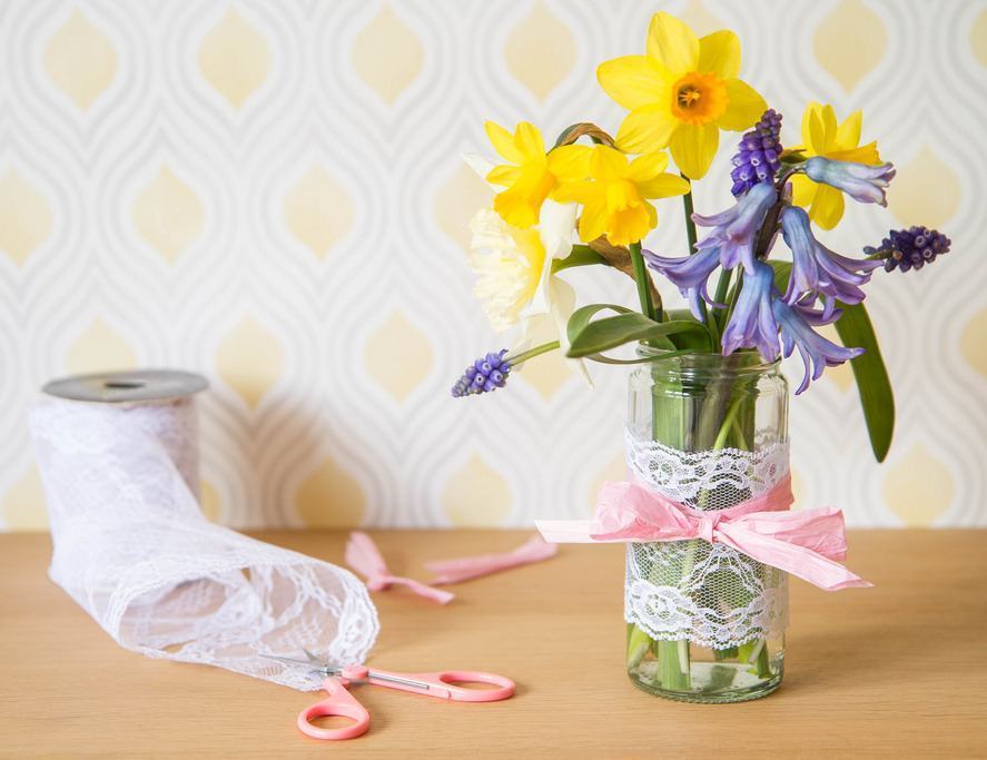 Garrafas decoradas com renda: 80 modelos e passo a passo
