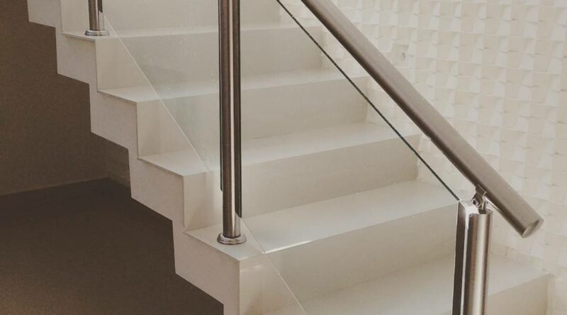 Corrimão de inox: veja dicas e 60 modelos com fotos Corrimão de inox: veja dicas e 60 modelos com fotos