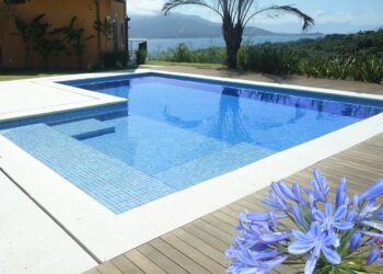 Piscina de vinil: o que é, vantagens e modelos para se inspirar
