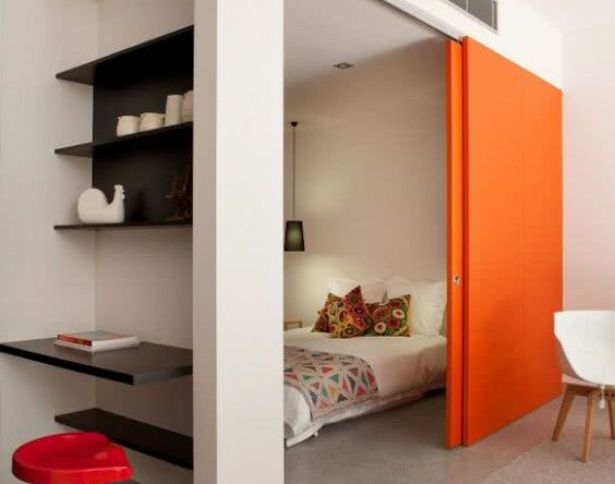 Porta de correr: vantagens de usar e projetos com fotos