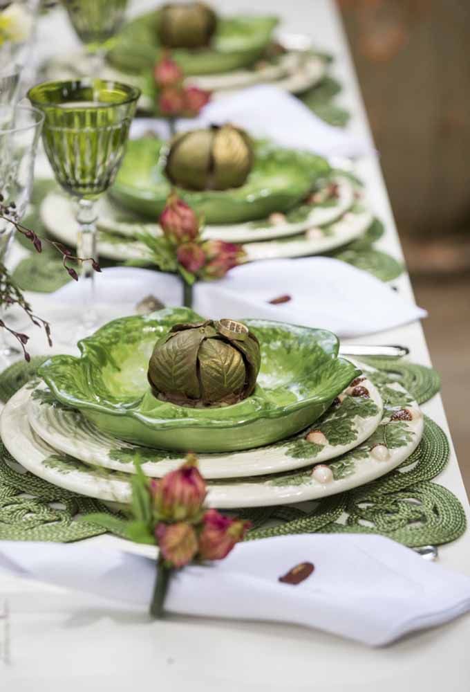Veja como os itens da mesa de natal ficam ainda mais lindos com a cor verde