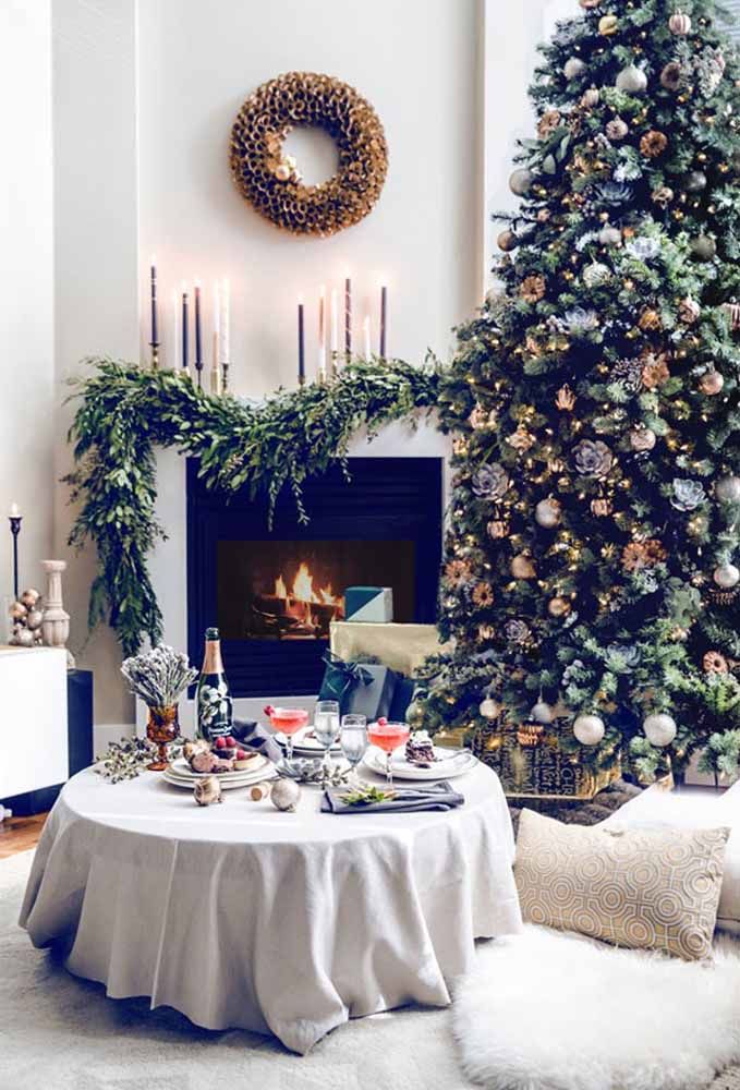 Aposte em uma mesa de natal simples, mas aconchegante