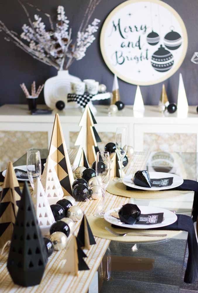 Para quem pretende fugir das cores tradicionais pode apostar em uma decoração de mesa de natal totalmente moderna
