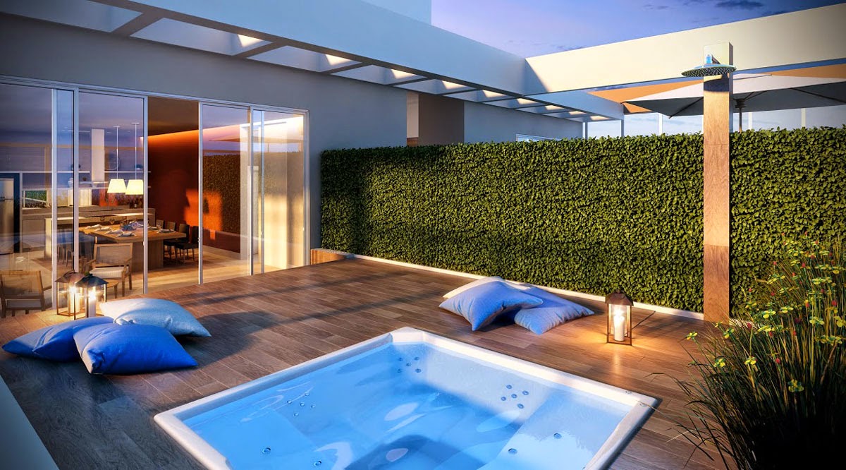 A extensão do deck de madeira torna o ambiente mais aconchegante para reunir amigos e familiares em volta da jacuzzi.
