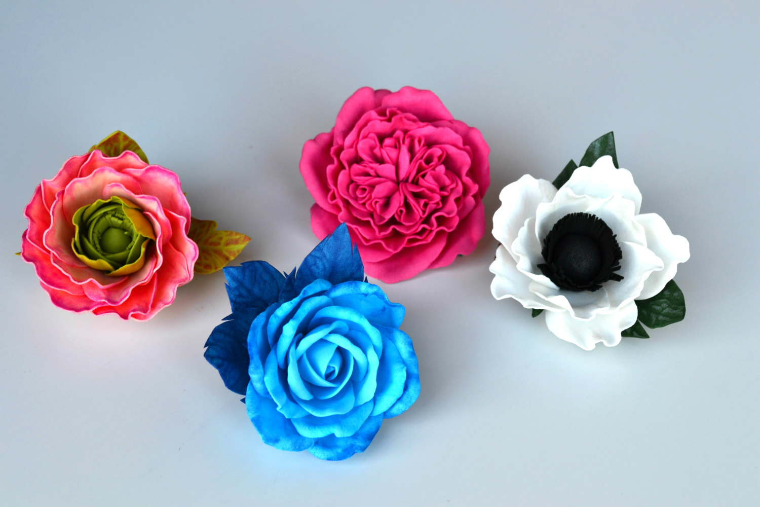 Utilize o material para montar diferentes composições de flores