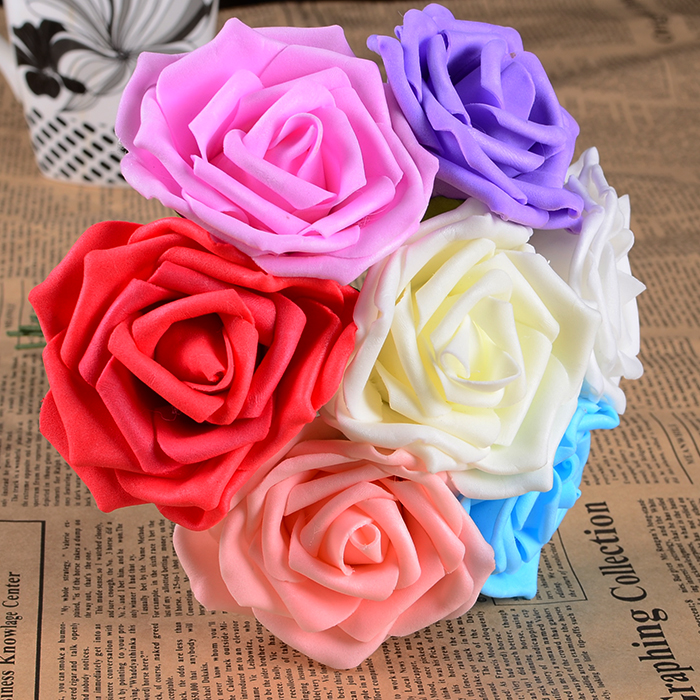Rosas coloridas feitas com o material