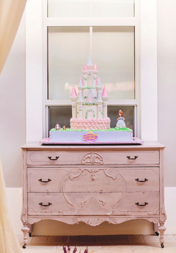 Nas alturas: bolo castelo das princesas.