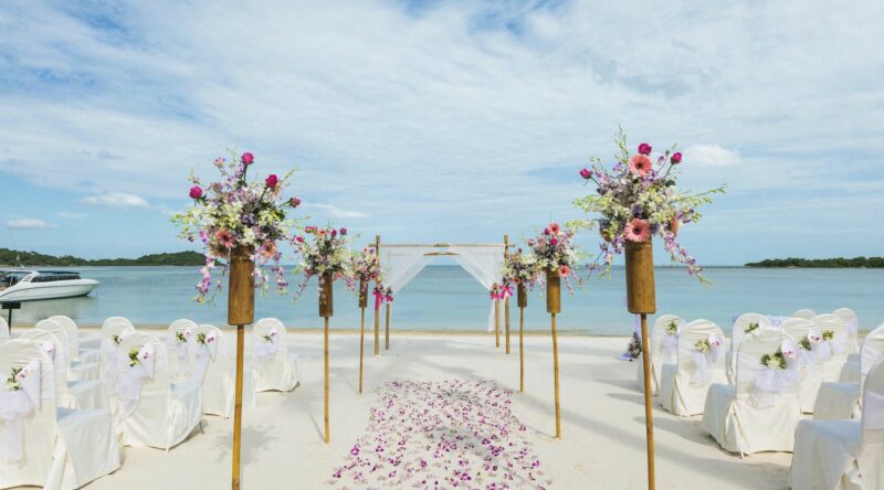 Decoração de casamento na praia: dicas inspiradoras