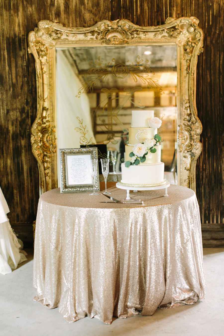 Decoração de casamento dourado: 60 ideias com fotos para se inspirar