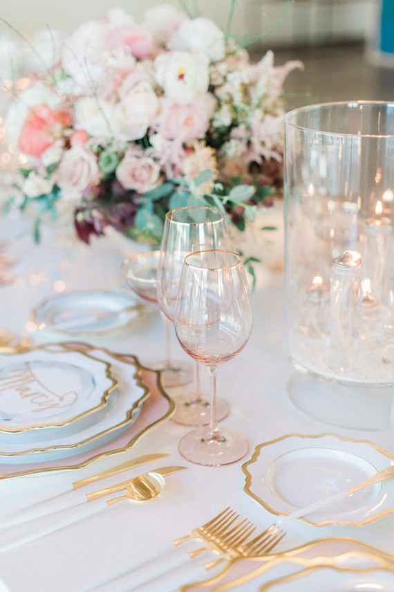 Decoração de casamento dourado e rosa chá.