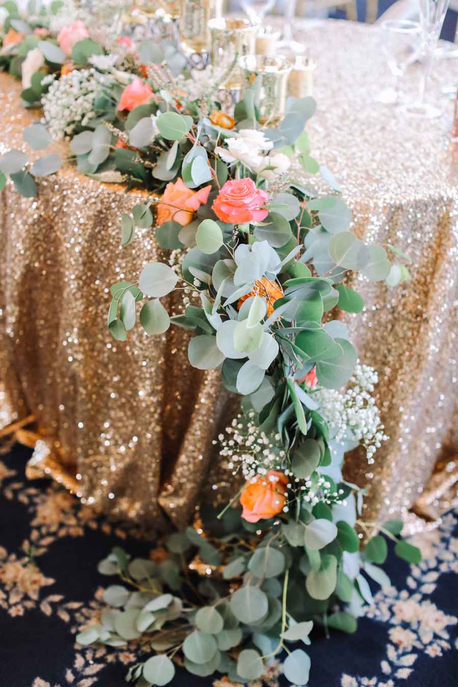 Decoração de casamento dourado: 60 ideias com fotos para se inspirar