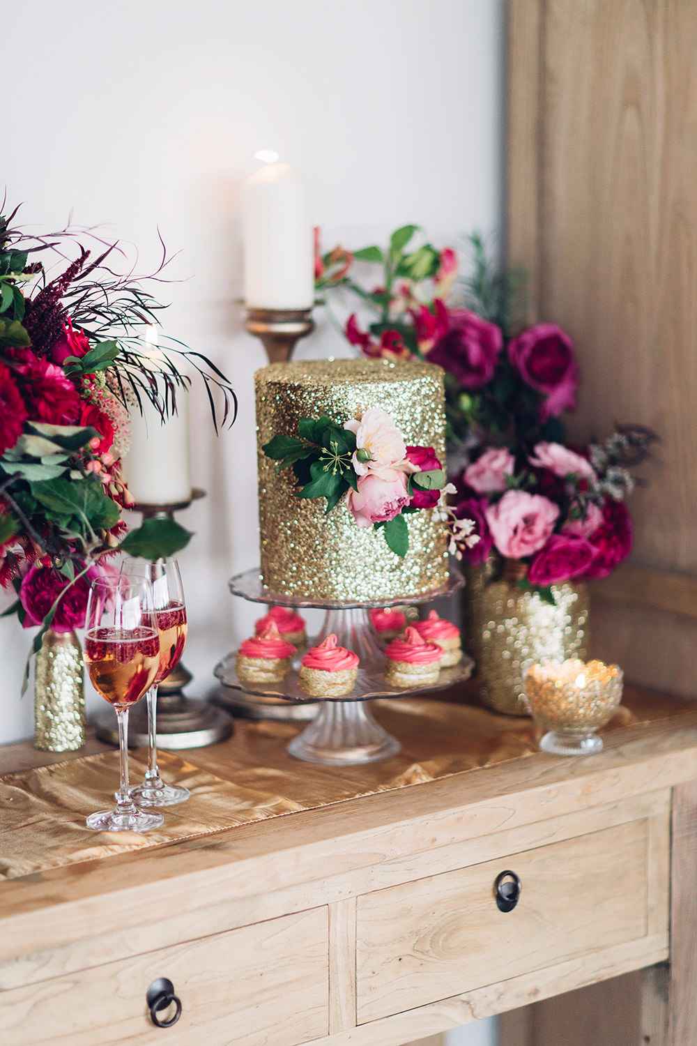 Decoração de casamento dourado: 60 ideias com fotos para se inspirar