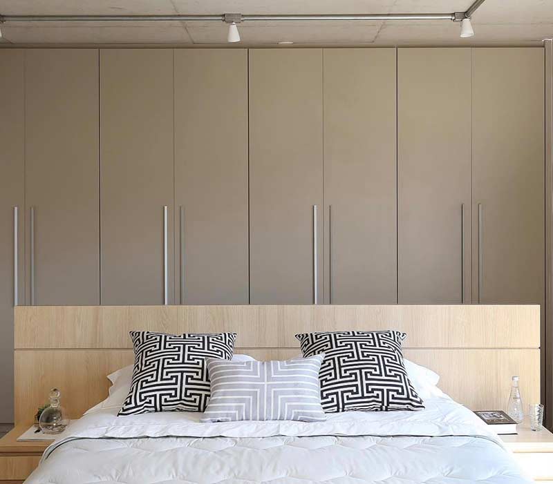 Armários como plano de fundo para o quarto
