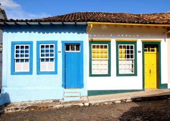 Casas coloniais: 60 ideias de projetos mais do que perfeitos