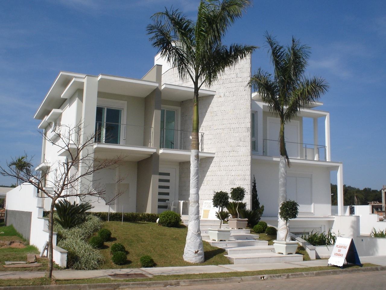 Casa moderna brasileira com dois andares