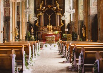 Decoração de igreja para casamento: 60 ideias criativas para inspirar
