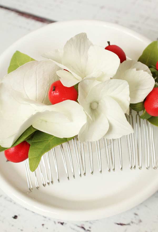 Acessório de flores para o cabelo com EVA que até parece de verdade