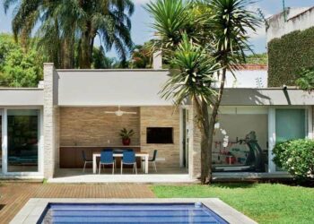 Área de lazer com piscina: 60 projetos modernos para se inspirar