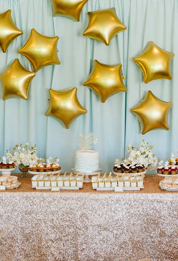 Luxo branco, dourado e azul na decoração da festa Pequeno Príncipe