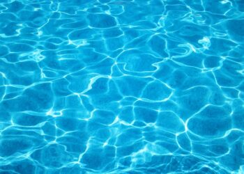 Piscina de fibra: vantagens, desvantagens, vale a pena apostar?