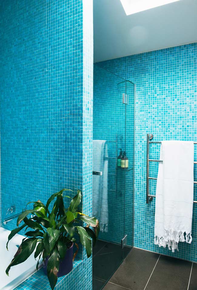 Banheiro azul turquesa