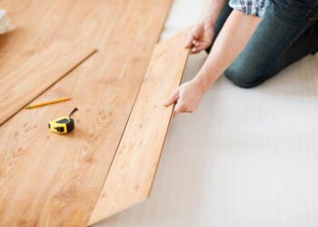 Como colocar piso laminado: dicas para iniciar a instalação já