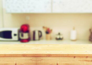 Como organizar cozinha pequena: 20 dicas práticas sem esforço